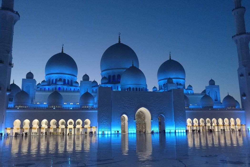 Abu Dhabi Travel Guide: Culture, Mandir & Theme Parks