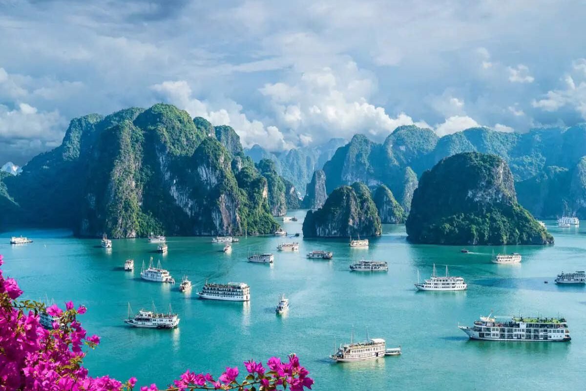 Vietnam Travel Guide: Hanoi, Halong Bay, Da Nang & Saigon