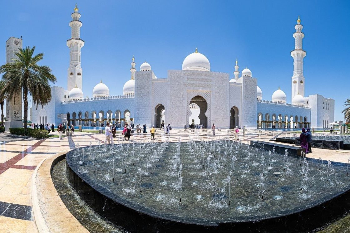 Explore Abu Dhabi + Dubai