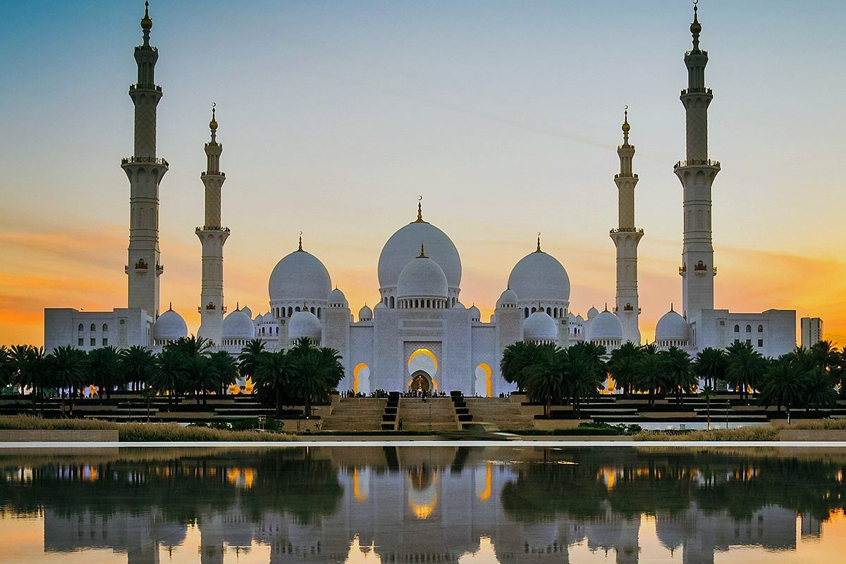 Explore Abu Dhabi + Dubai